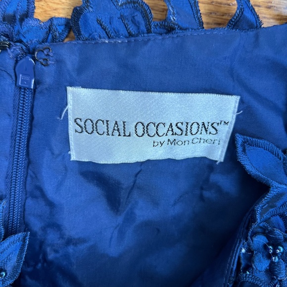 STUNNING NAVY OVERLAY DRESS - Picture 4 of 6